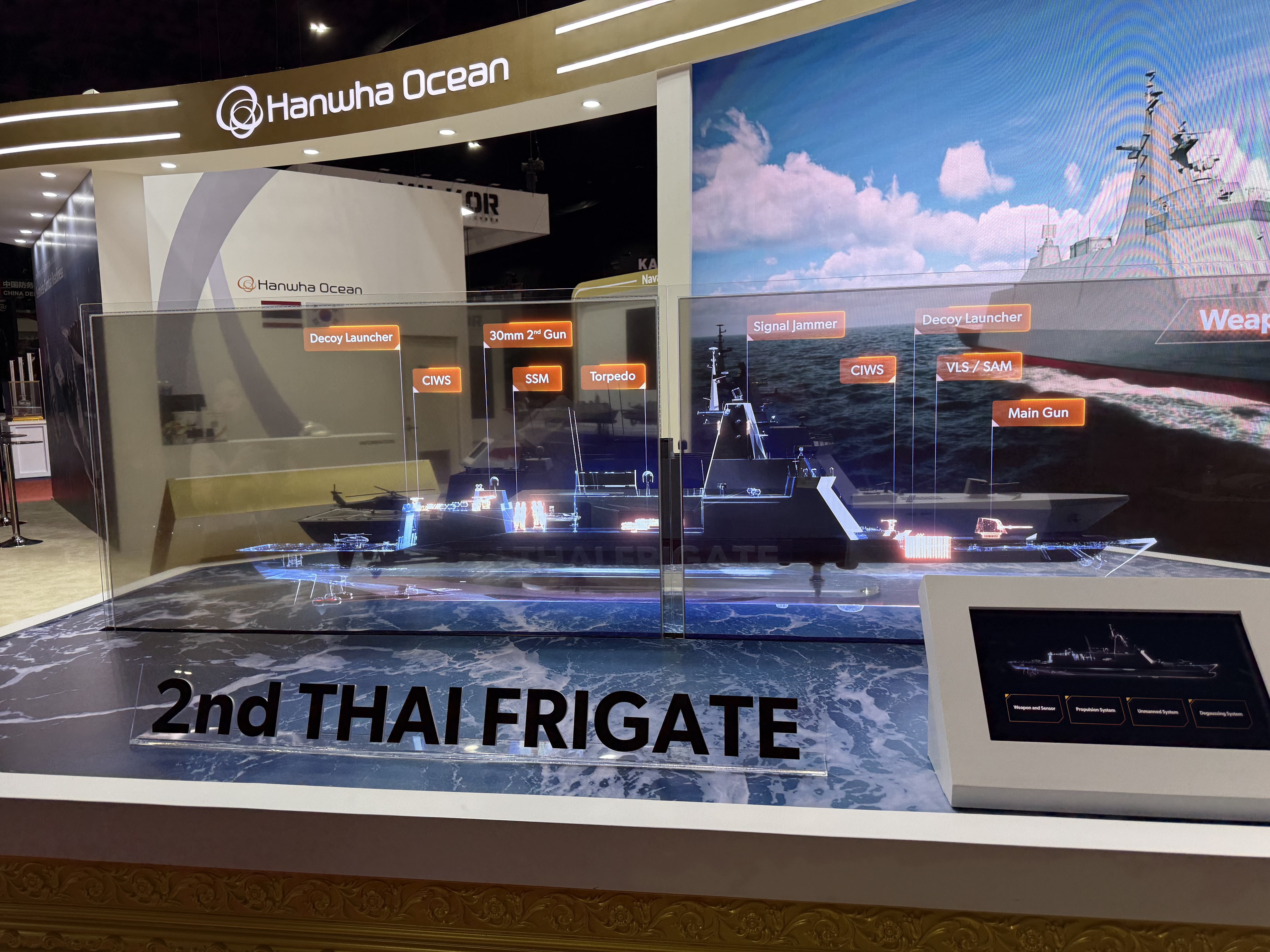 [2025.11] 55인치 투명OLED 탁상형 논터치 및 터치타입 설계제작납품 / 해외전시(방...